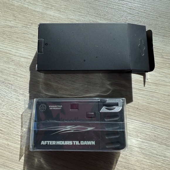 Weeknd VIP Merch Package - Picture 4 of 5